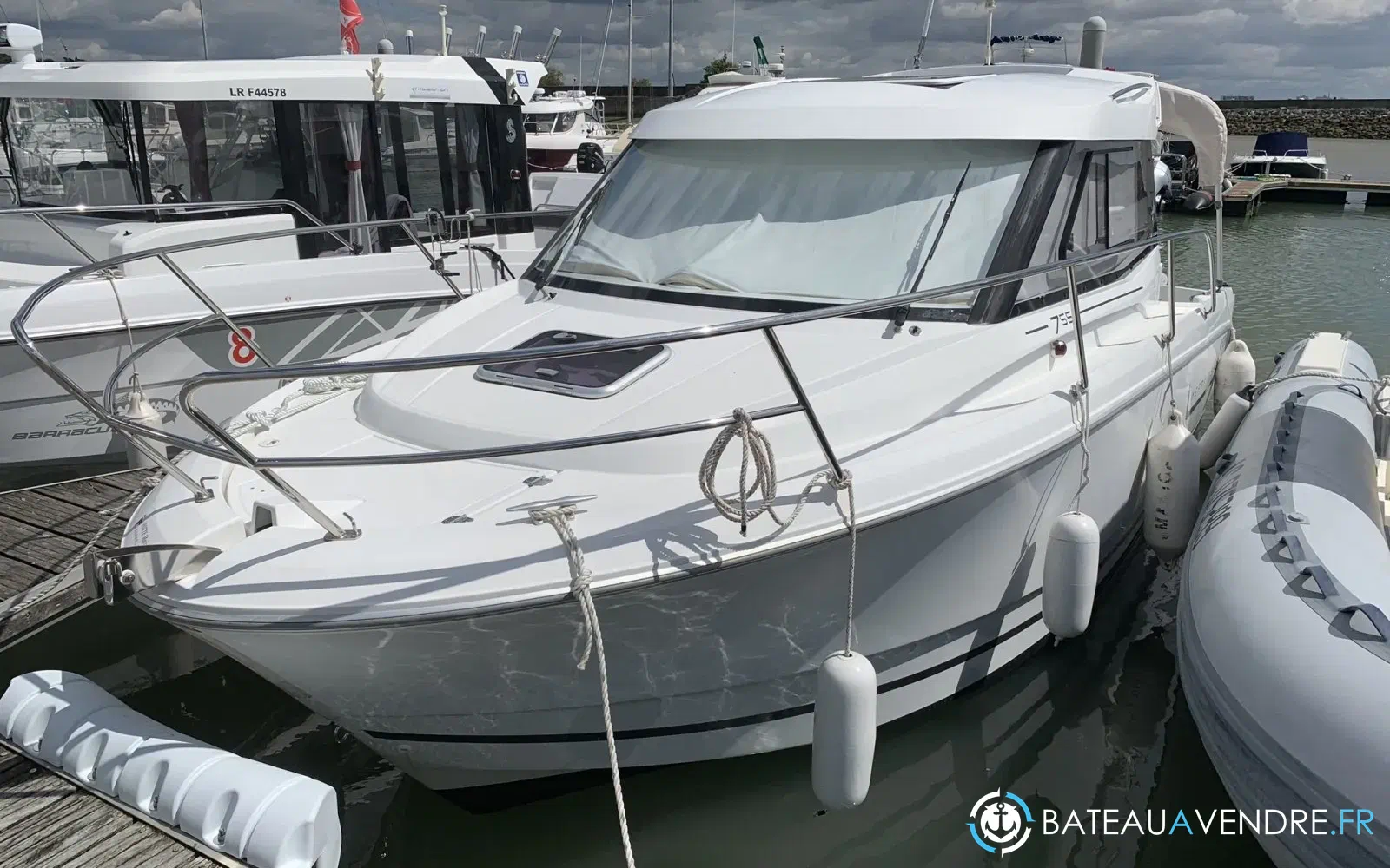 slider 4 Jeanneau Merry Fisher 755