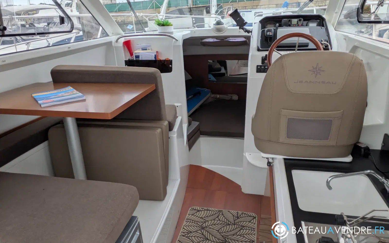 slider 2 Jeanneau Merry Fisher 755