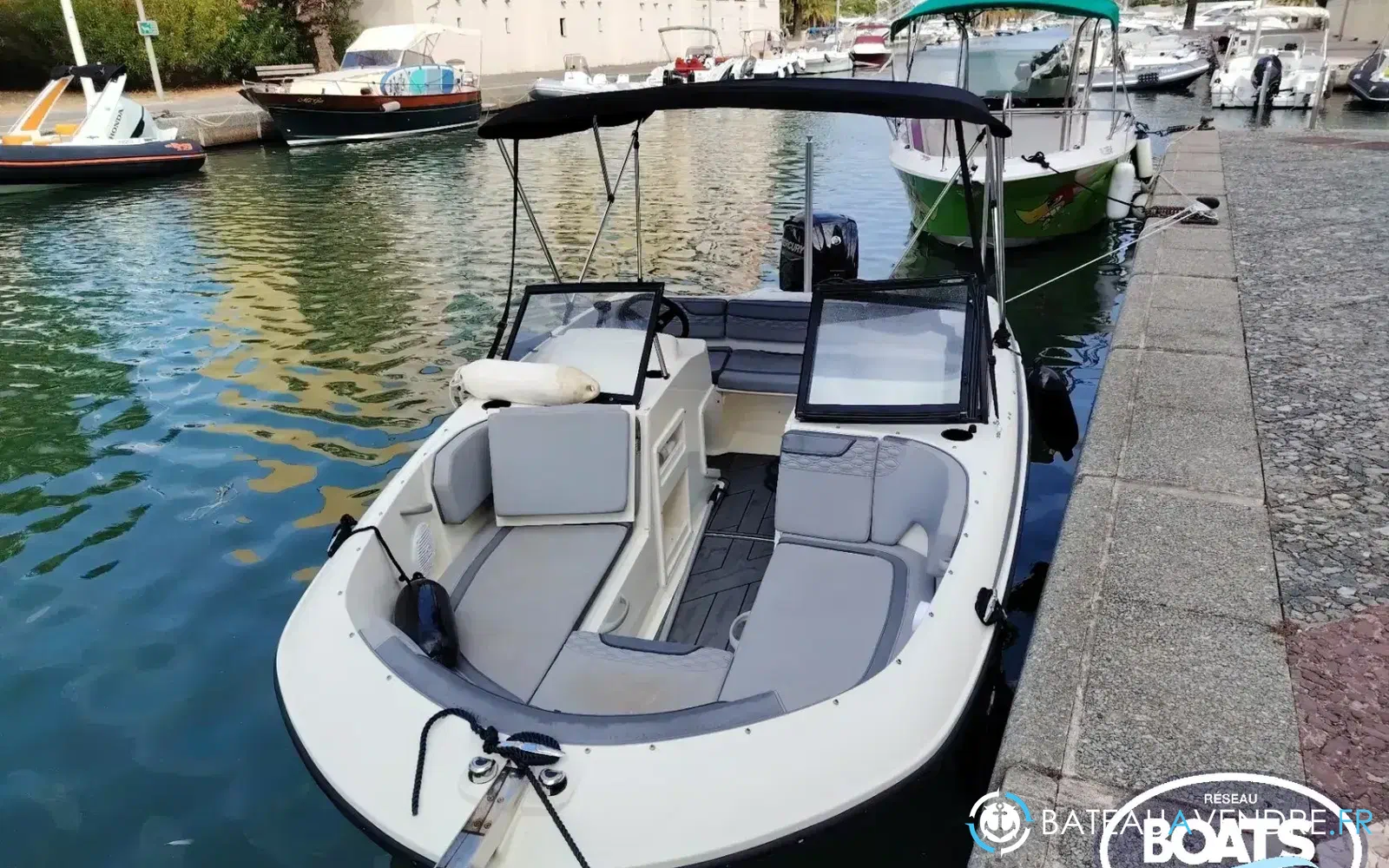 slider 0 Bayliner M17
