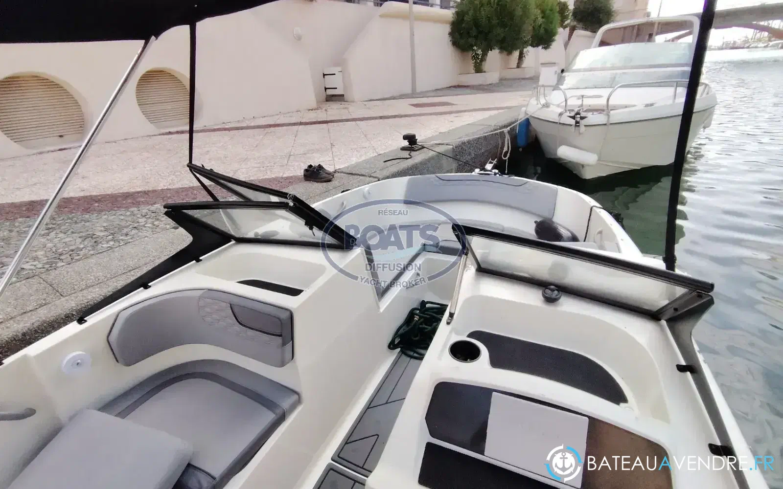 slider 9 Bayliner M17