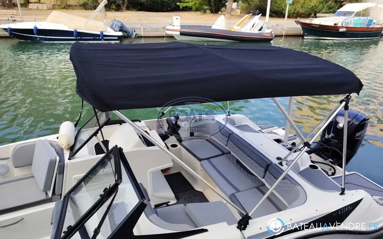 slider 11 Bayliner M17