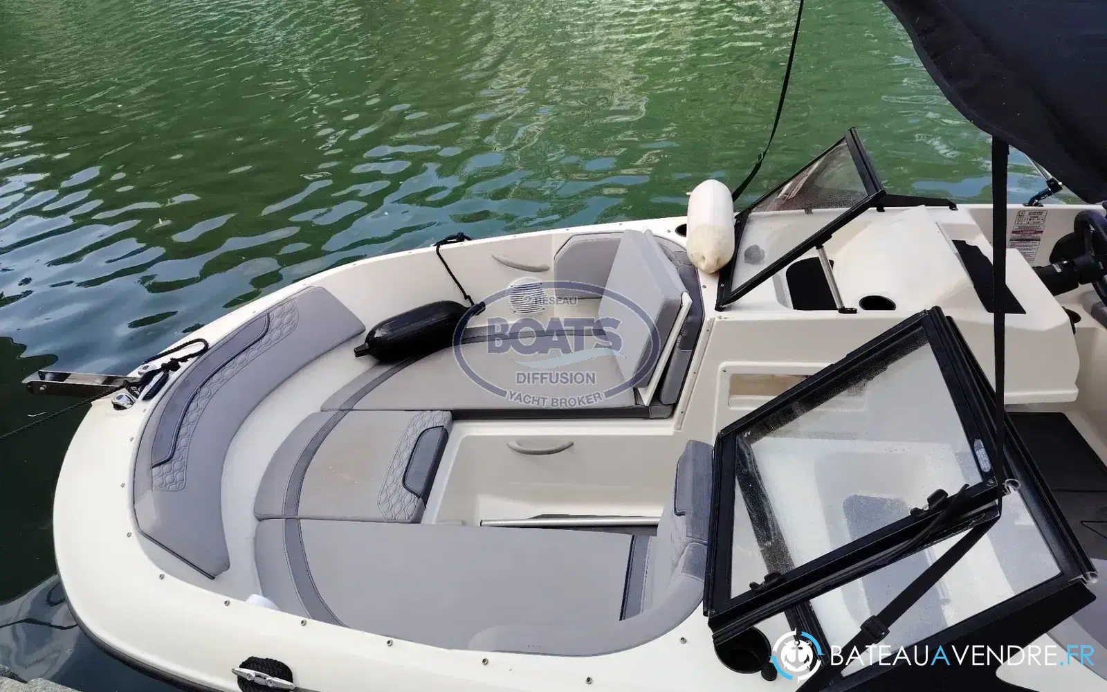 slider 1 Bayliner M17