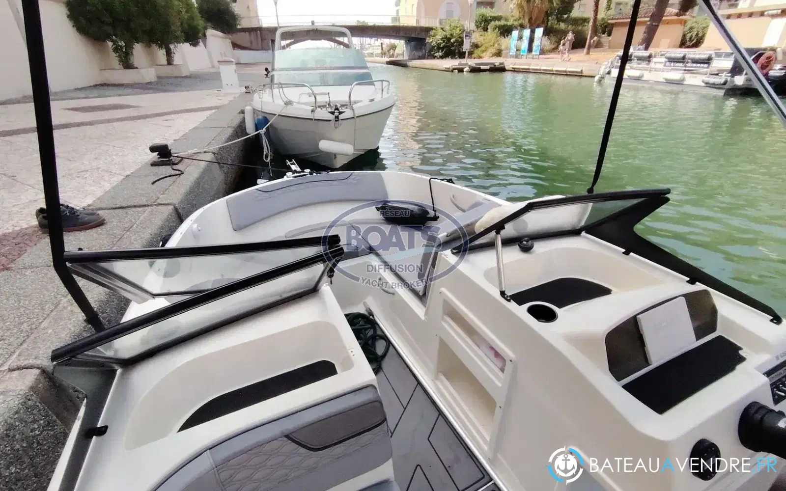 slider 8 Bayliner M17