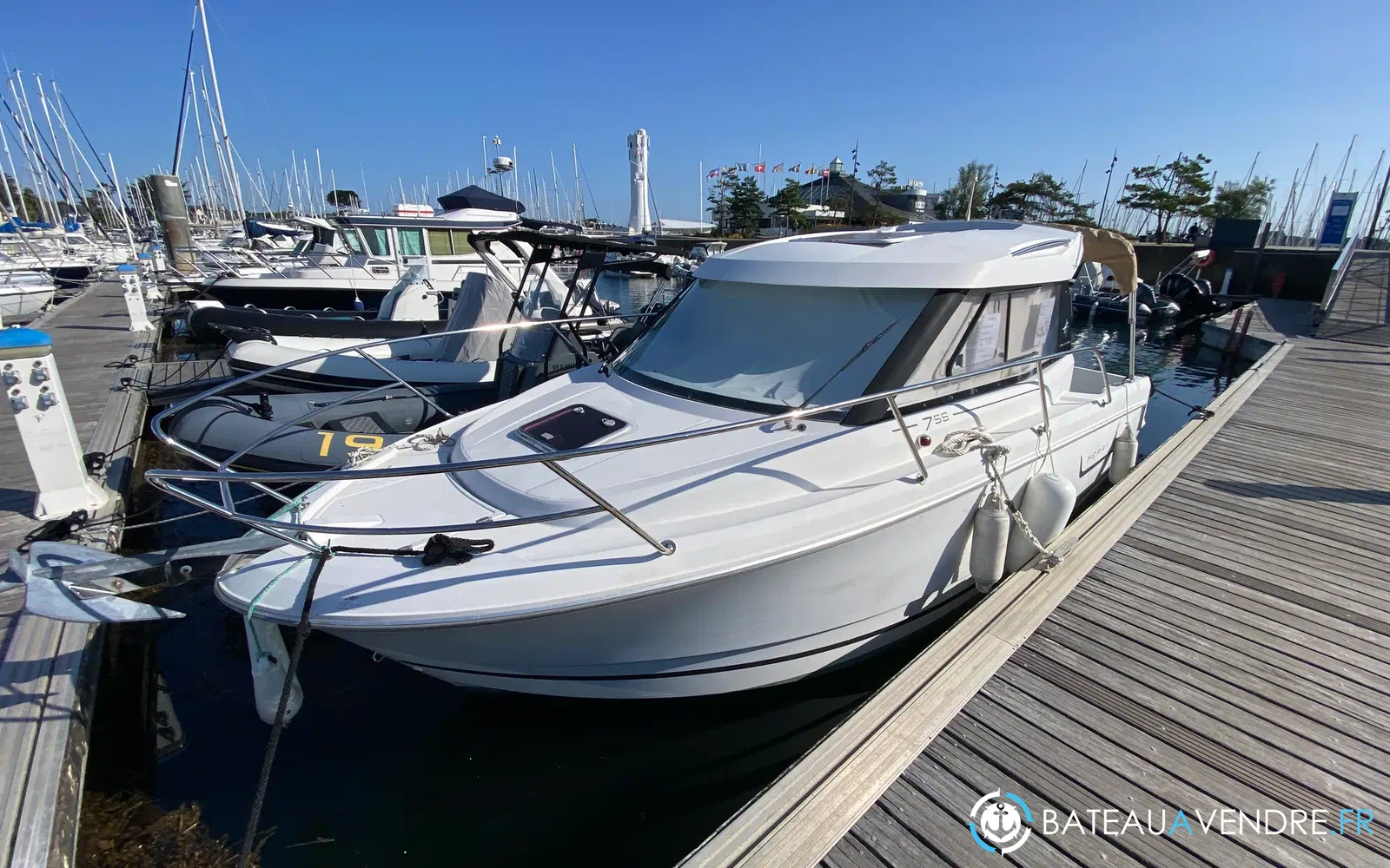 slider 0 Jeanneau Merry Fisher 755
