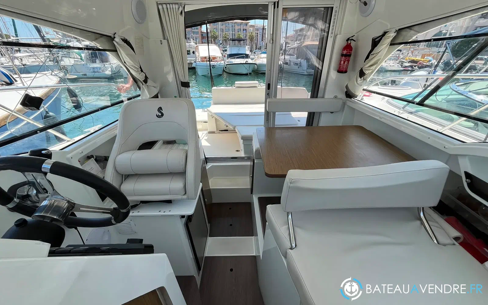 slider 14 Beneteau Antares 8 OB
