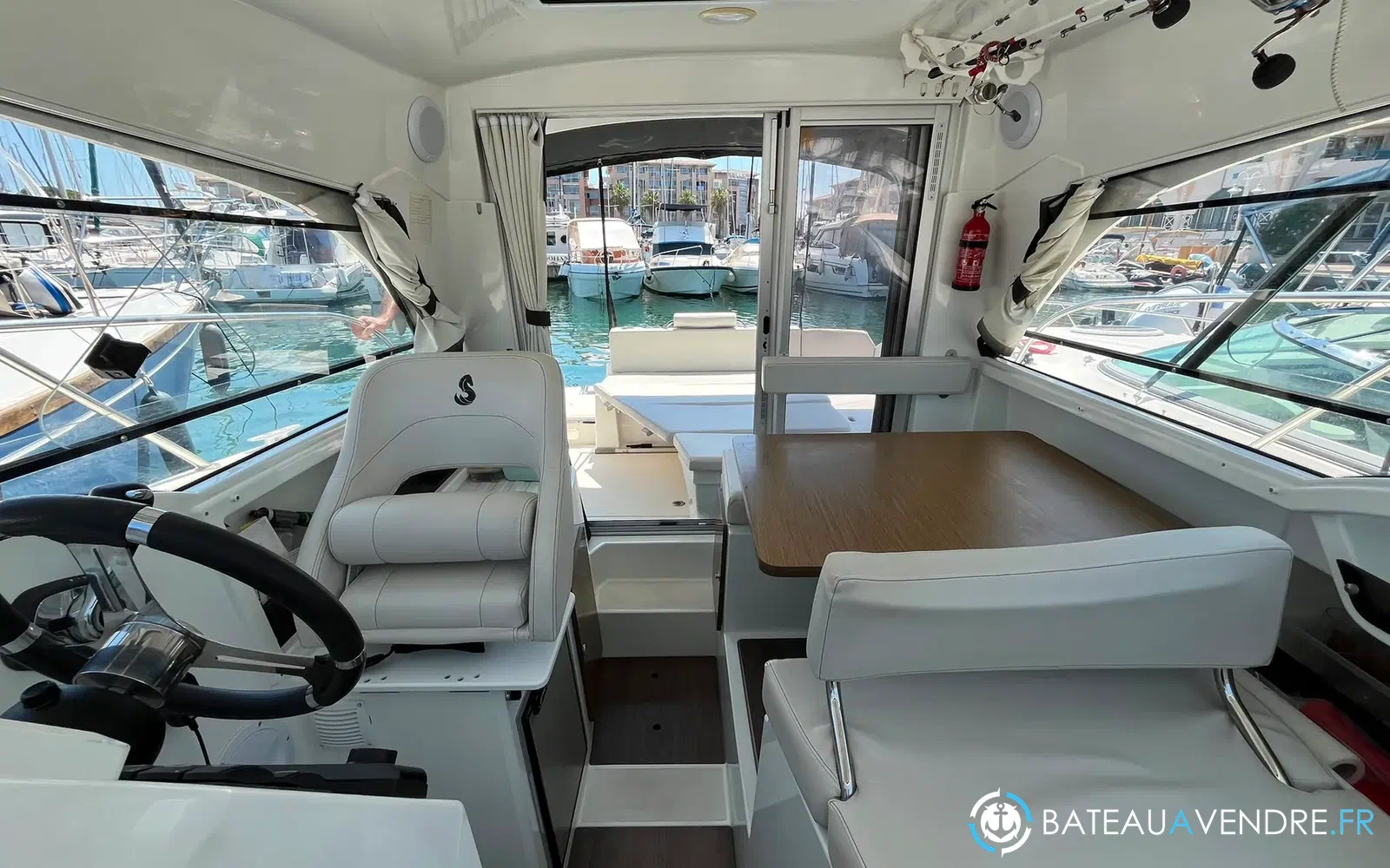 slider 8 Beneteau Antares 8 OB