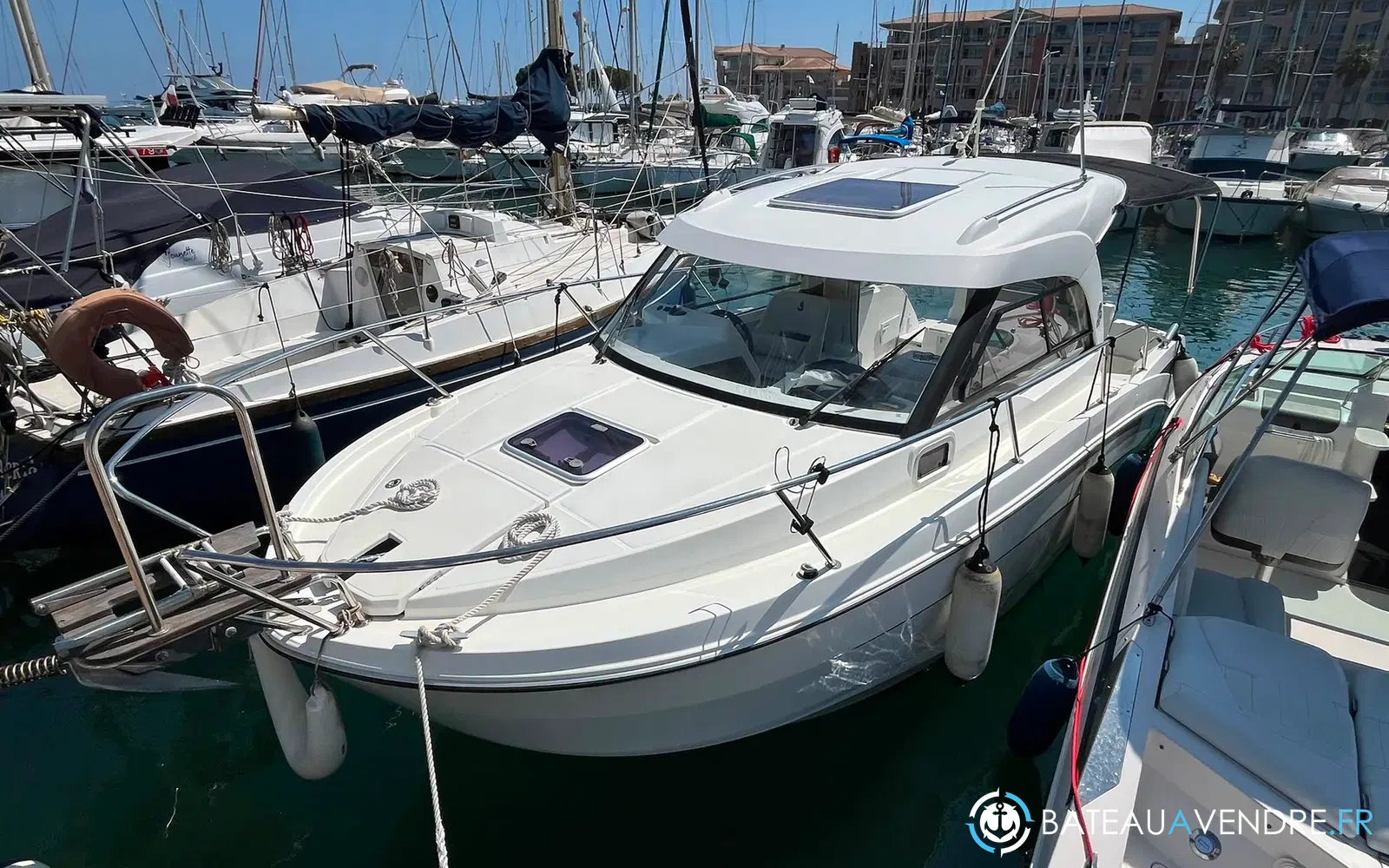 slider 0 Beneteau Antares 8 OB