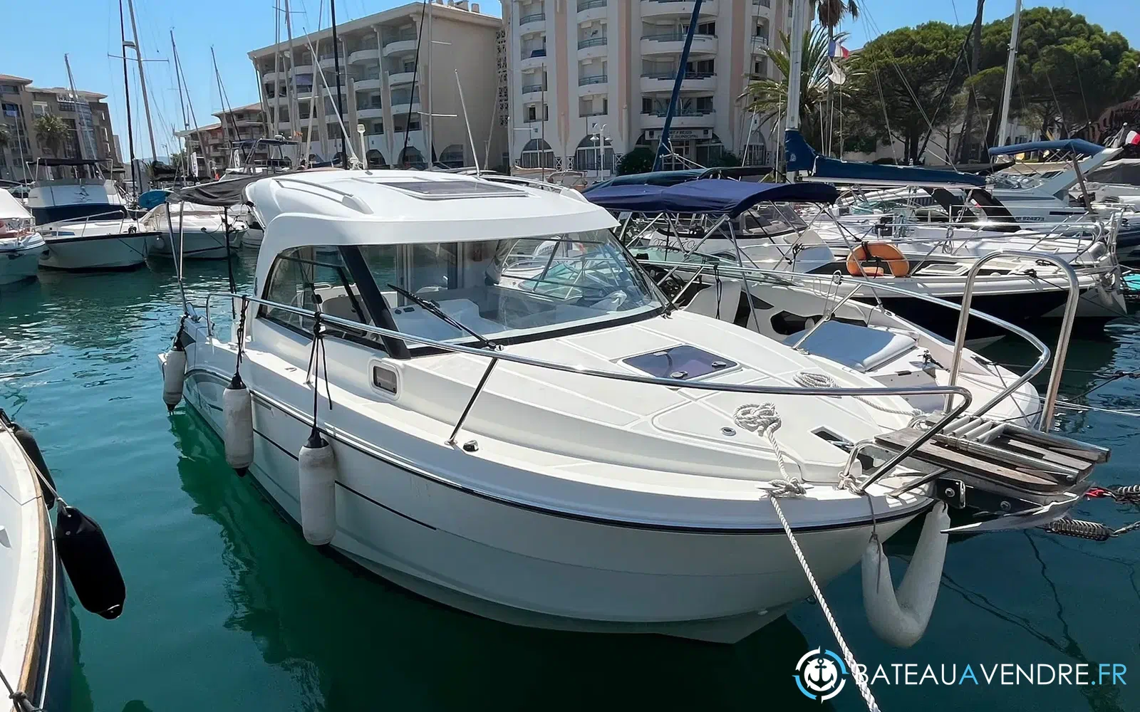 slider 1 Beneteau Antares 8 OB
