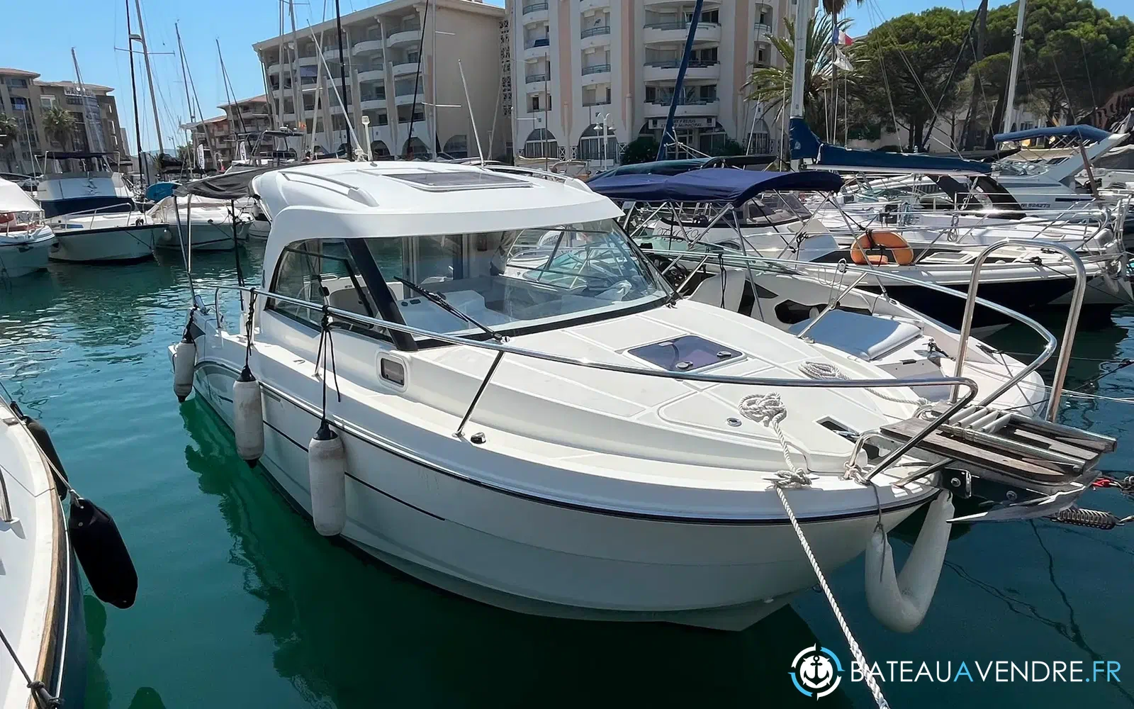 slider 2 Beneteau Antares 8 OB
