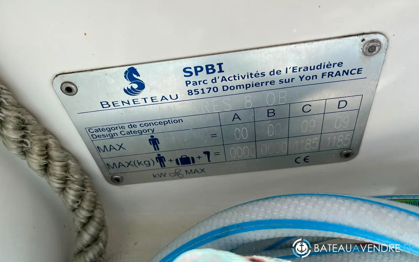 slider 42 Beneteau Antares 8 OB