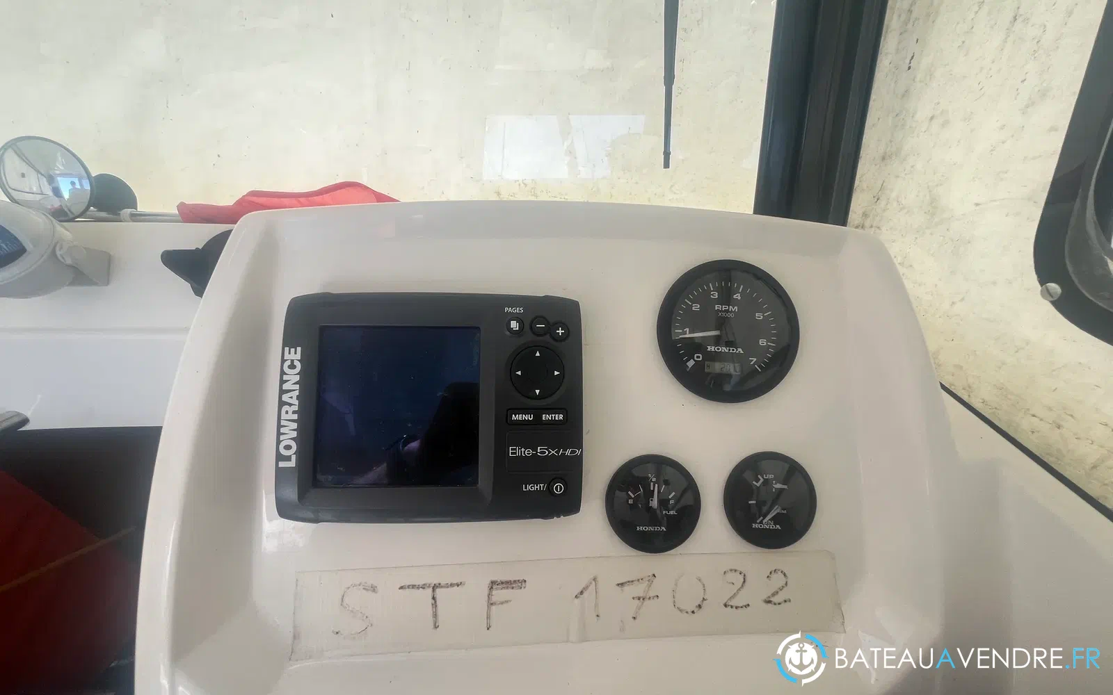 slider 6 Parker 660 Pilothouse