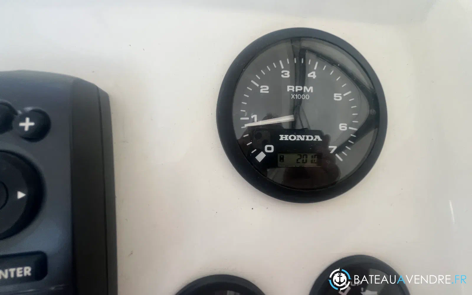 slider 7 Parker 660 Pilothouse