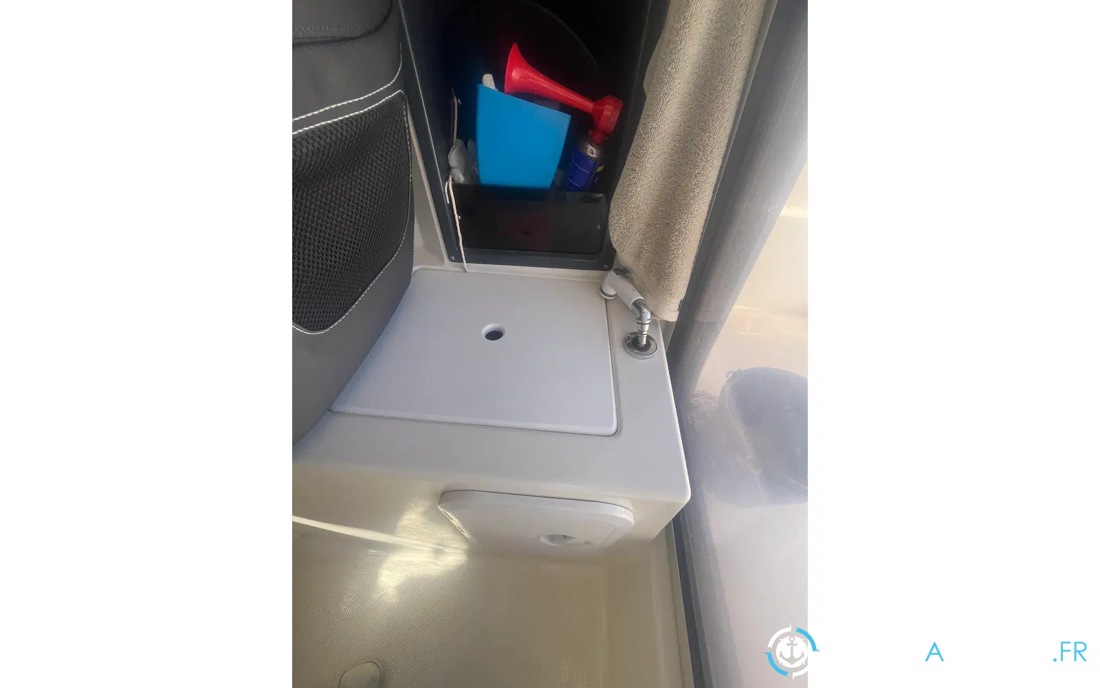 slider 8 Parker 660 Pilothouse