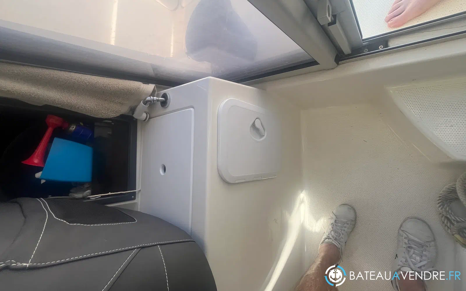 slider 9 Parker 660 Pilothouse