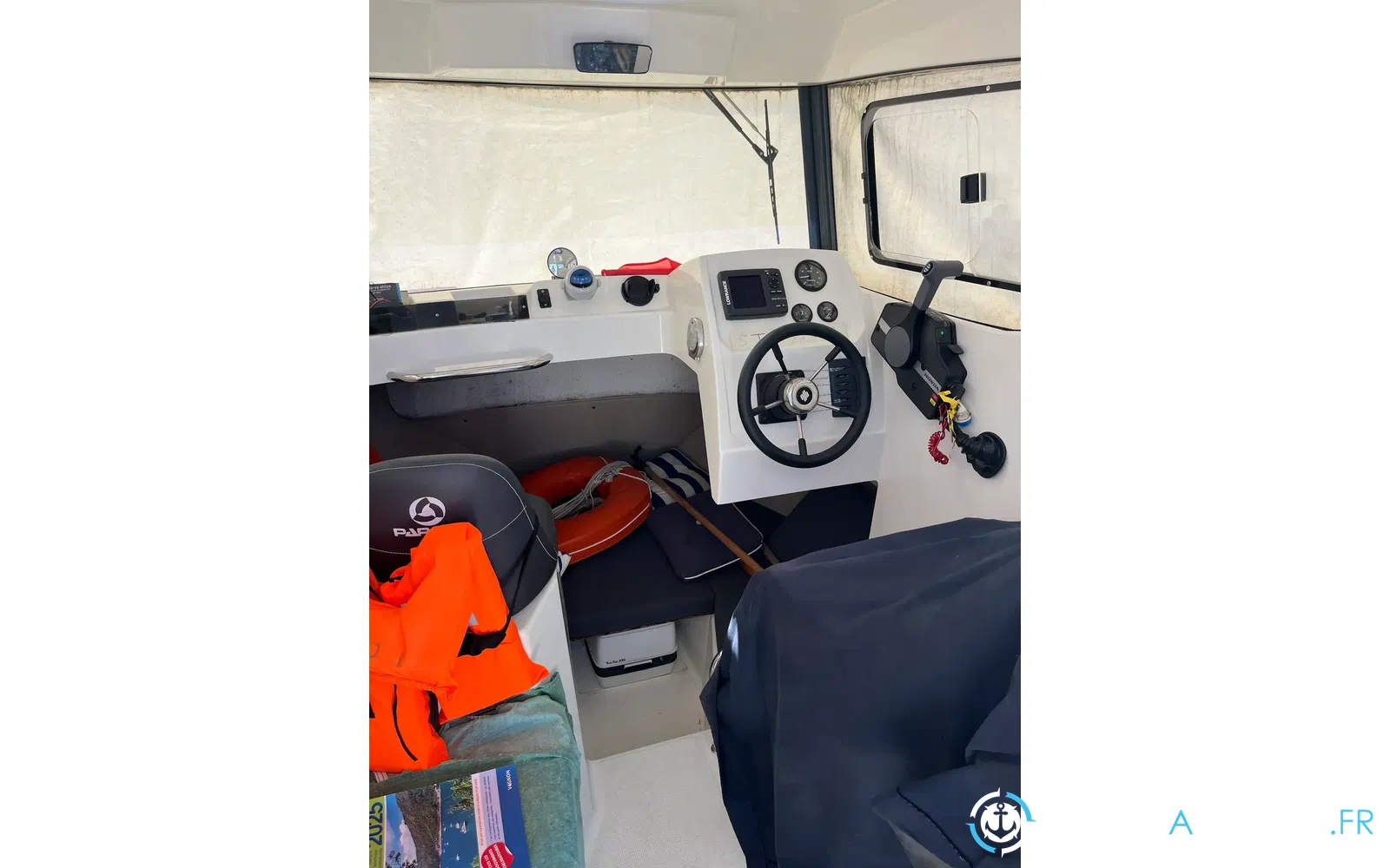 slider 4 Parker 660 Pilothouse