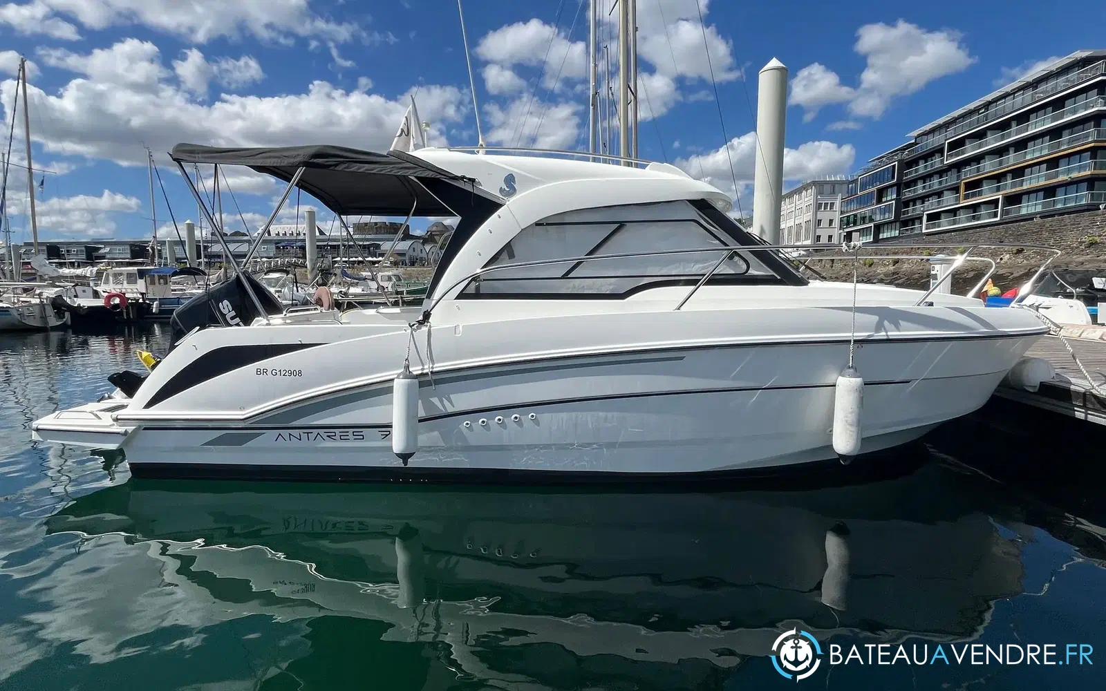 slider 0 Beneteau Antares 7 OB