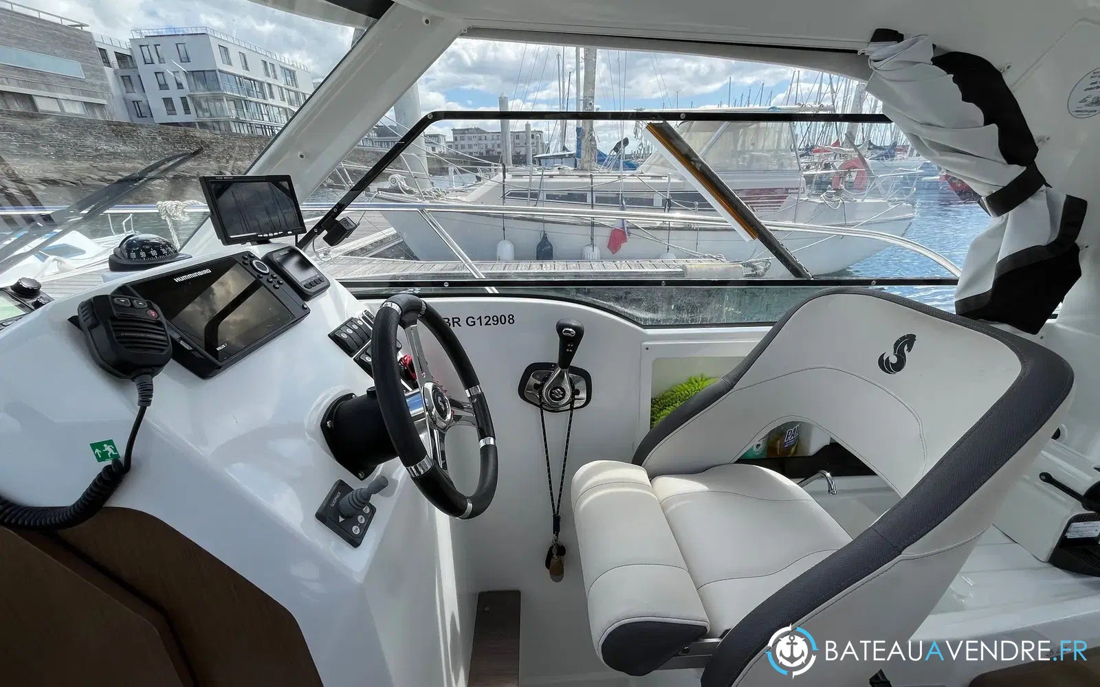 slider 9 Beneteau Antares 7 OB