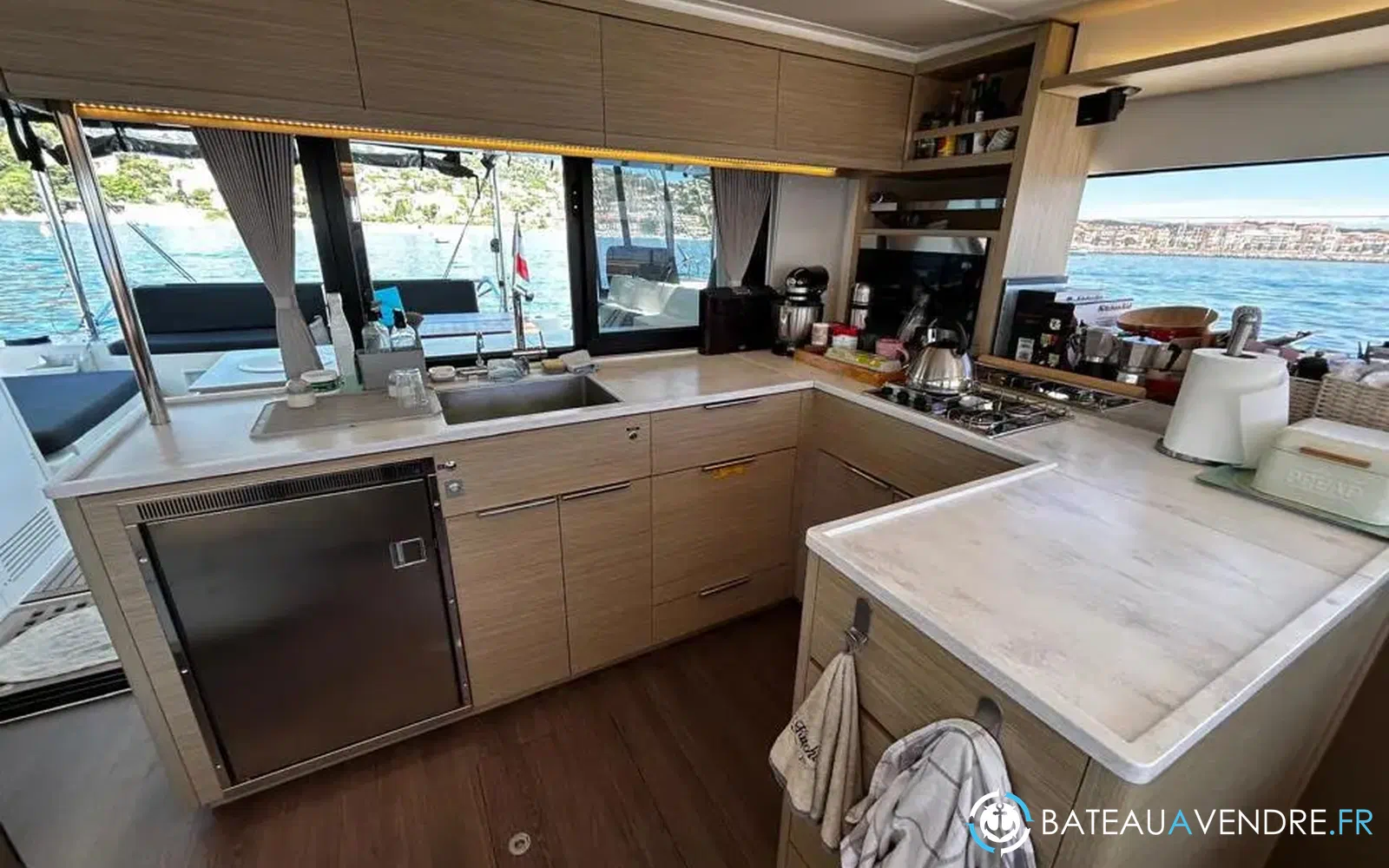 slider 18 Lagoon 46