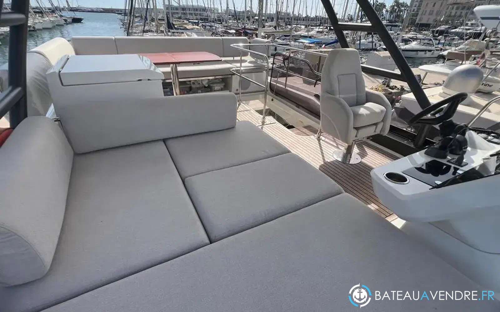 slider 14 Prestige Yachts F4.9