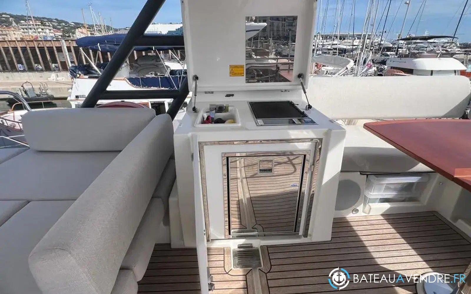 slider 18 Prestige Yachts F4.9
