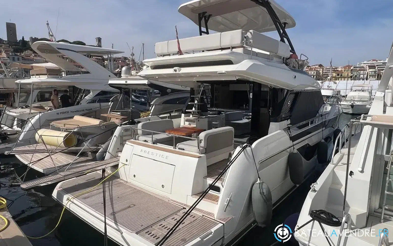 slider 1 Prestige Yachts F4.9
