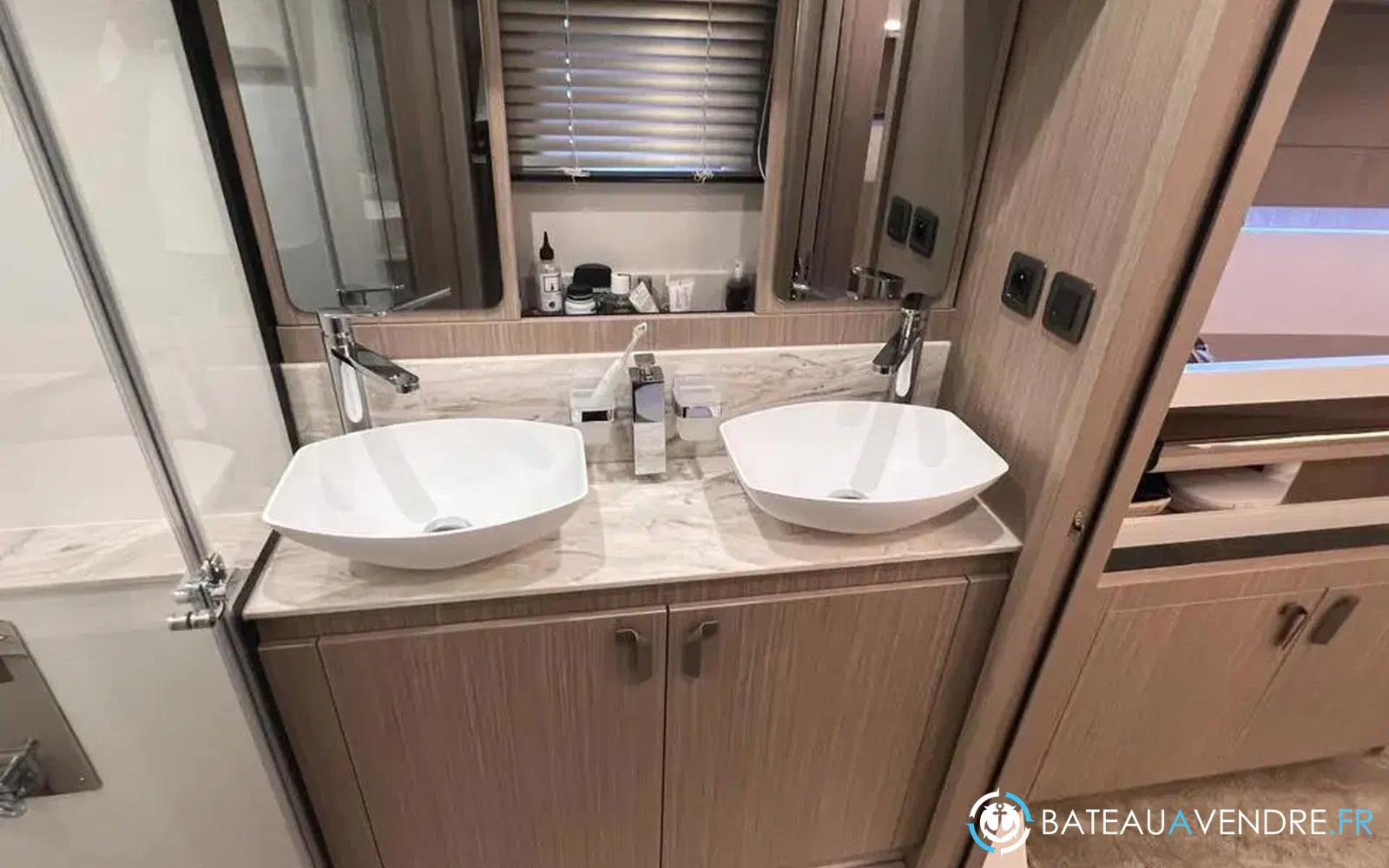 slider 37 Prestige Yachts F4.9