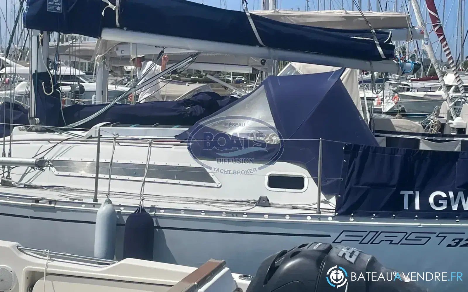 slider 3 Beneteau First 325