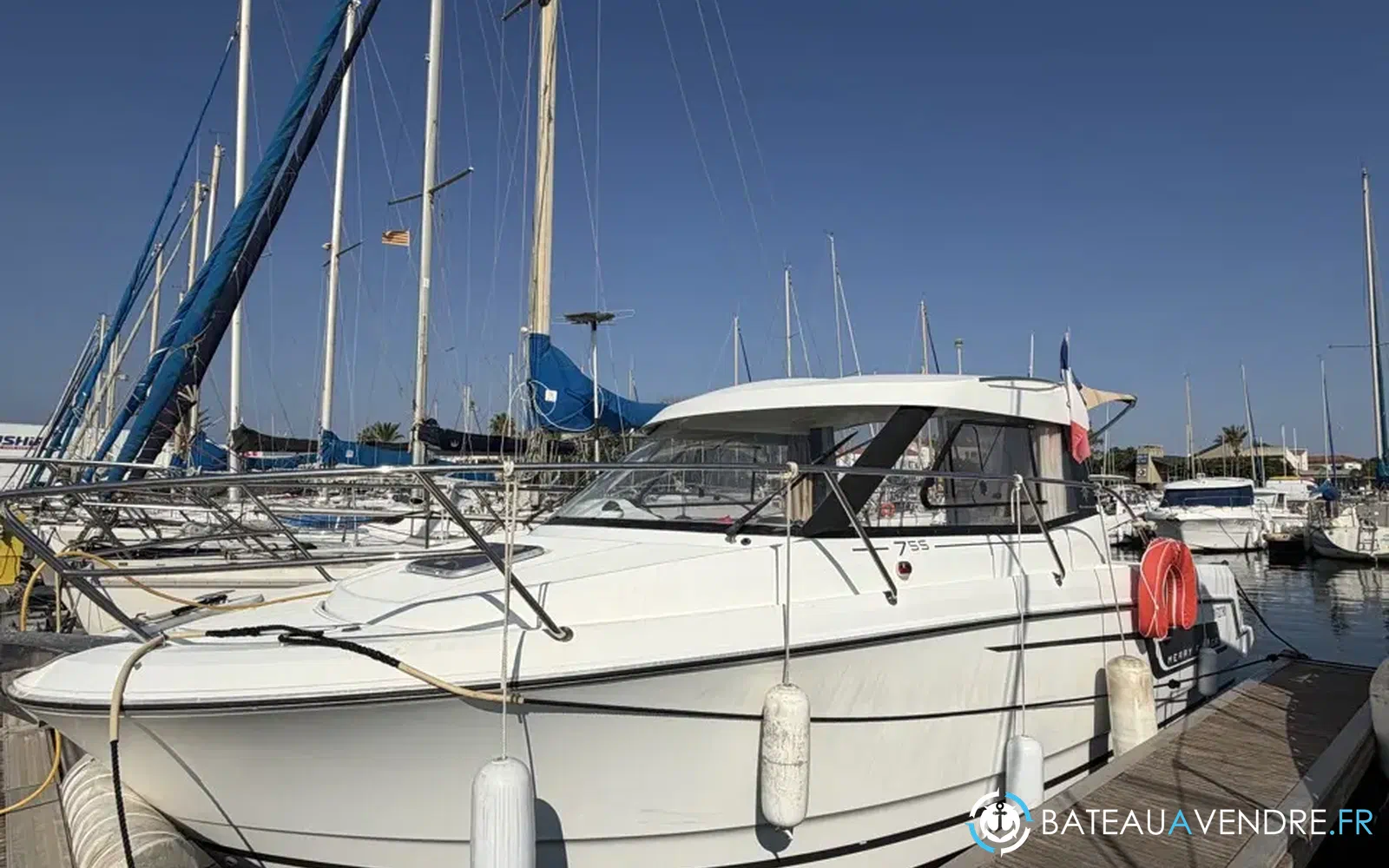 slider 0 Jeanneau Merry Fisher 755