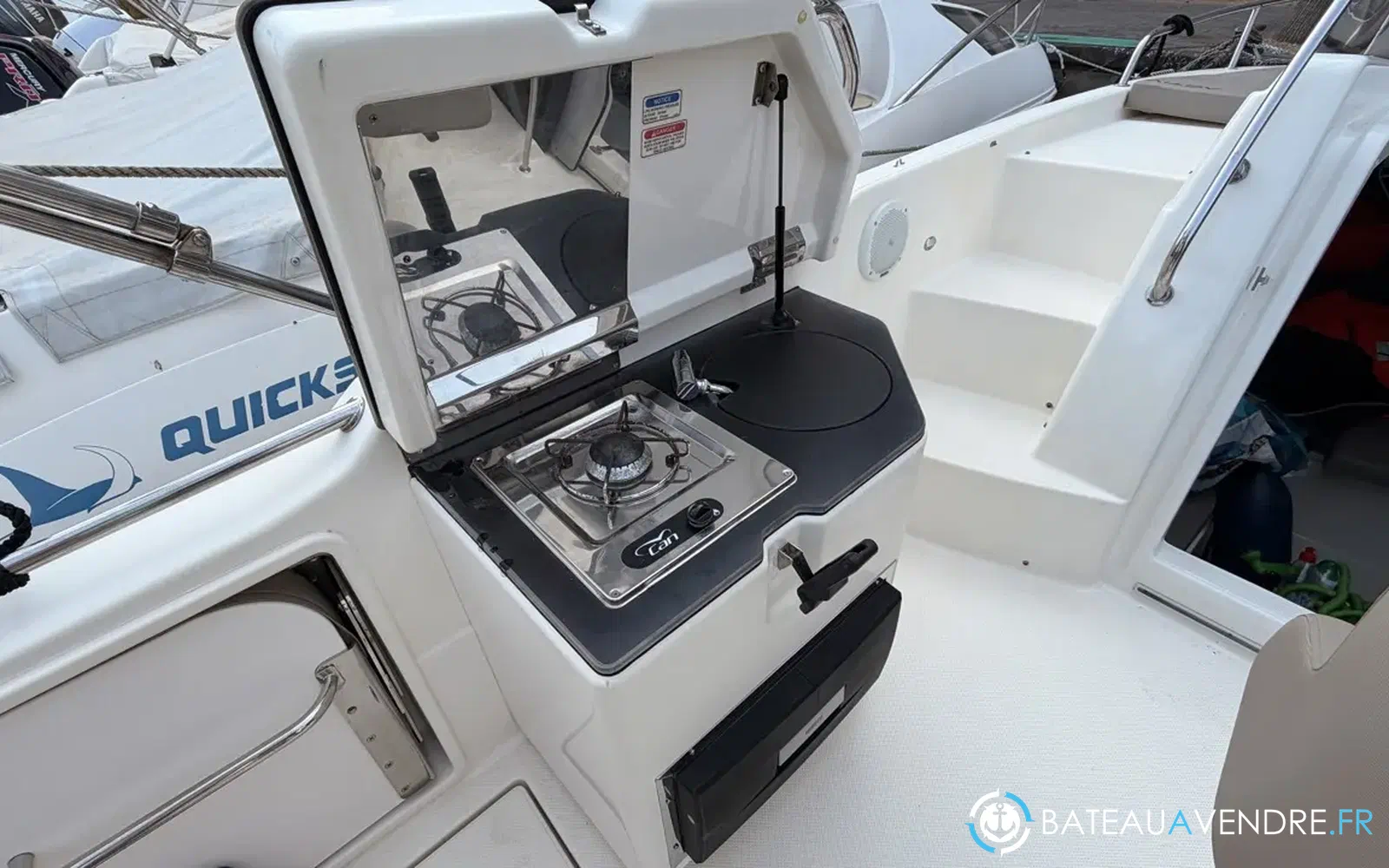 slider 22 Quicksilver Activ 755 Sundeck