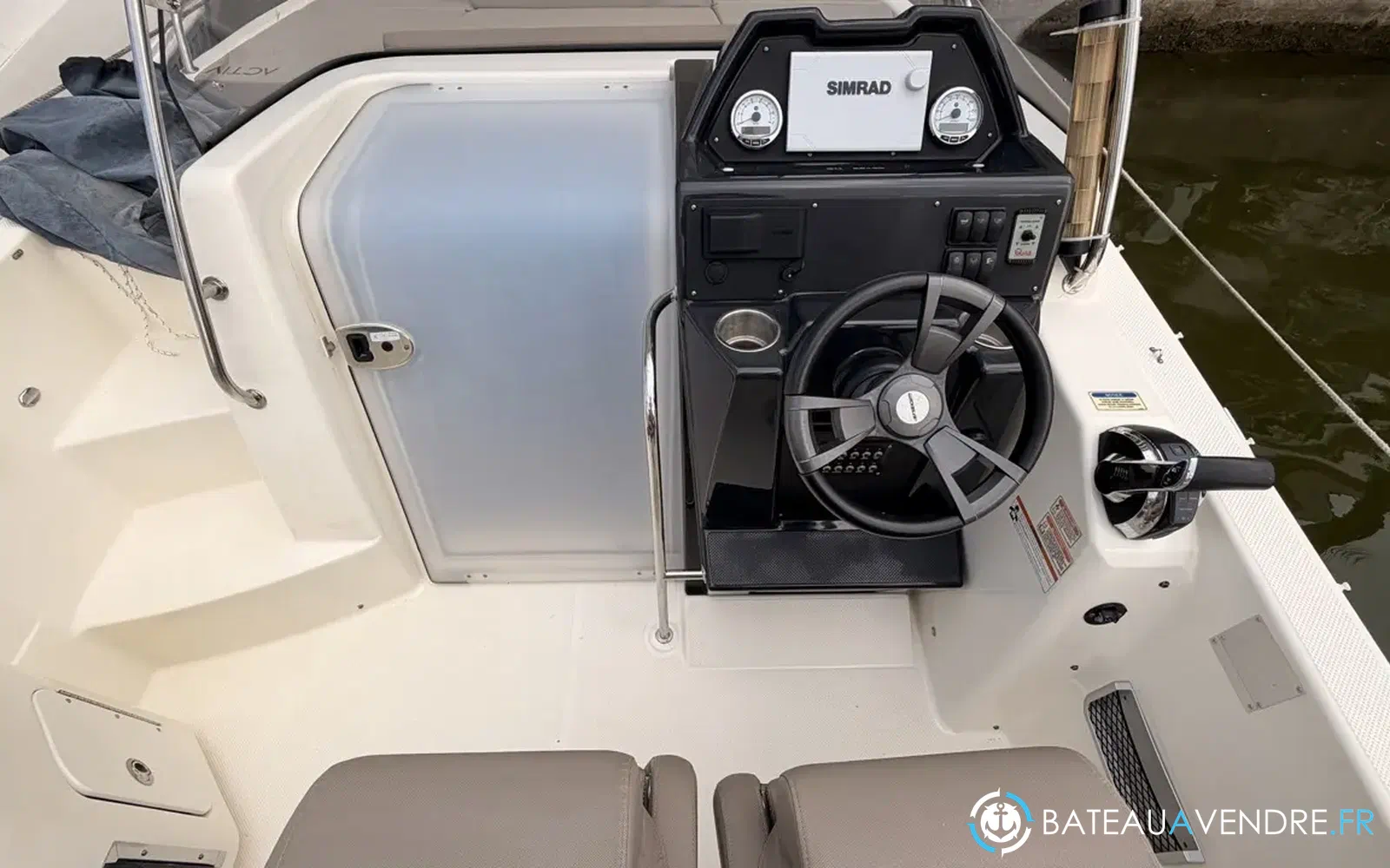 slider 25 Quicksilver Activ 755 Sundeck