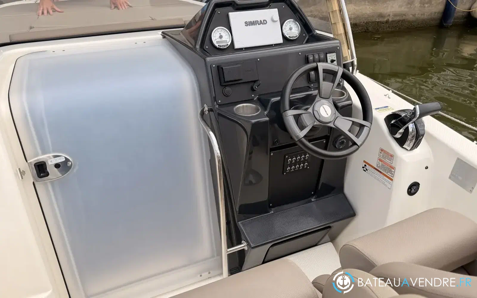 slider 29 Quicksilver Activ 755 Sundeck