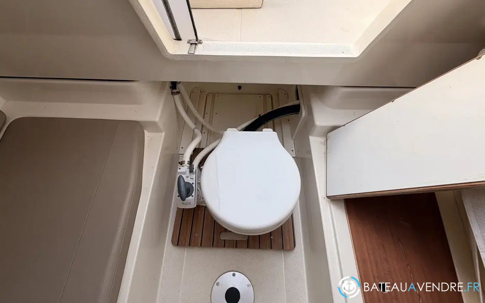slider 33 Quicksilver Activ 755 Sundeck