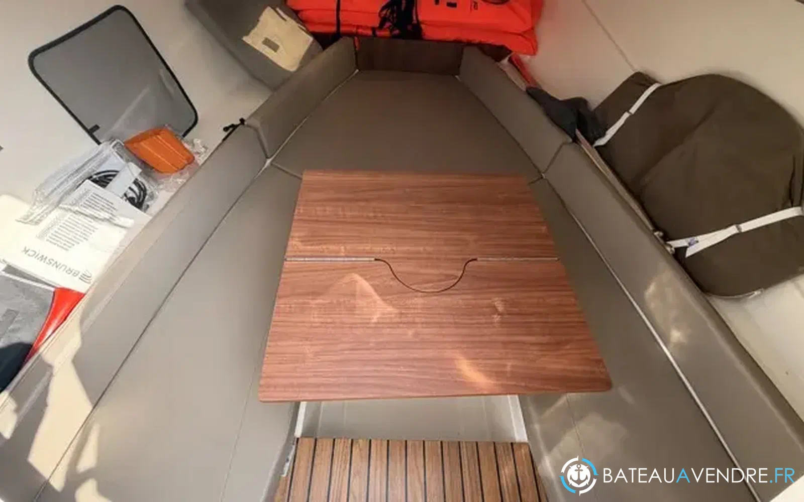 slider 35 Quicksilver Activ 755 Sundeck