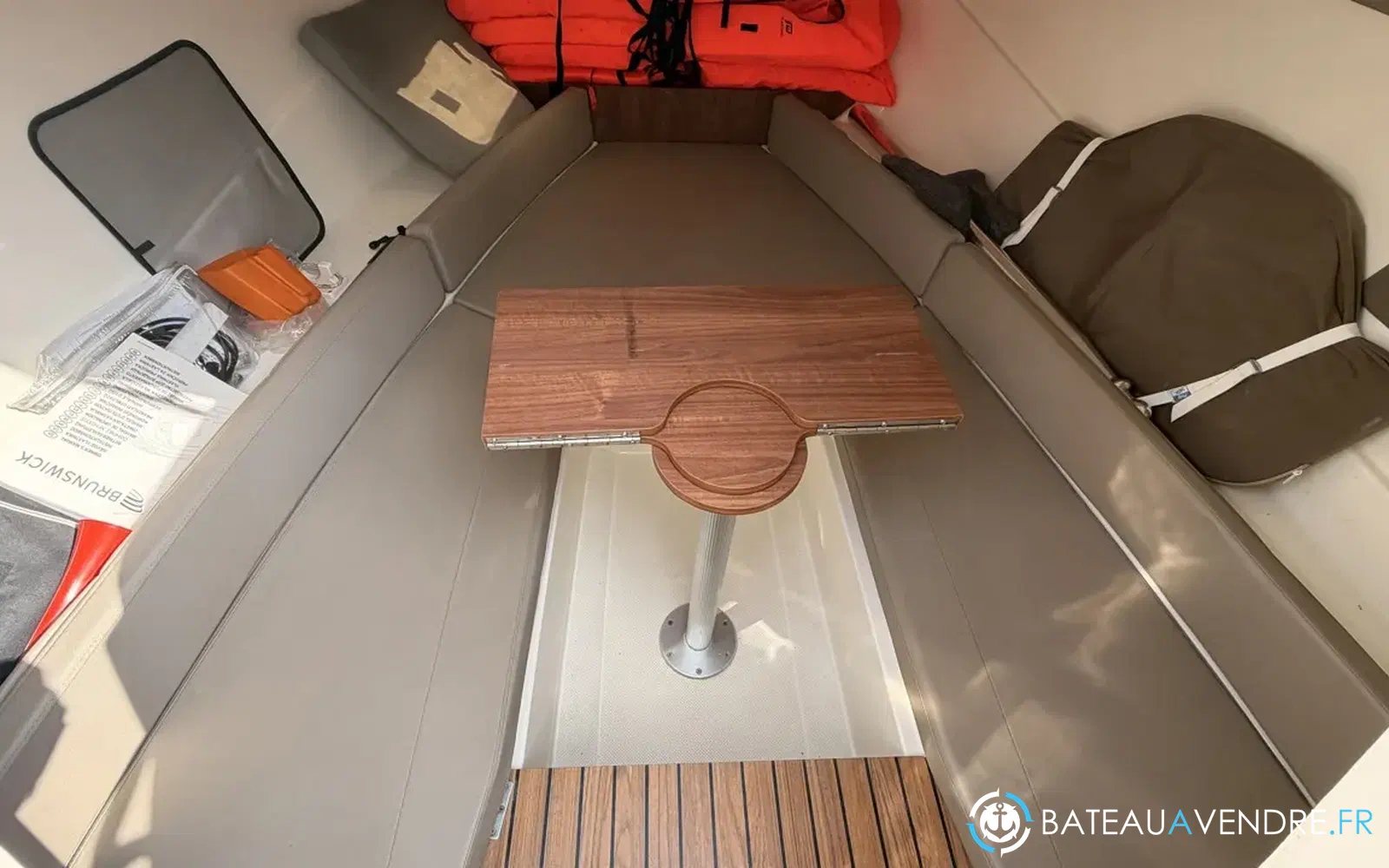 slider 36 Quicksilver Activ 755 Sundeck