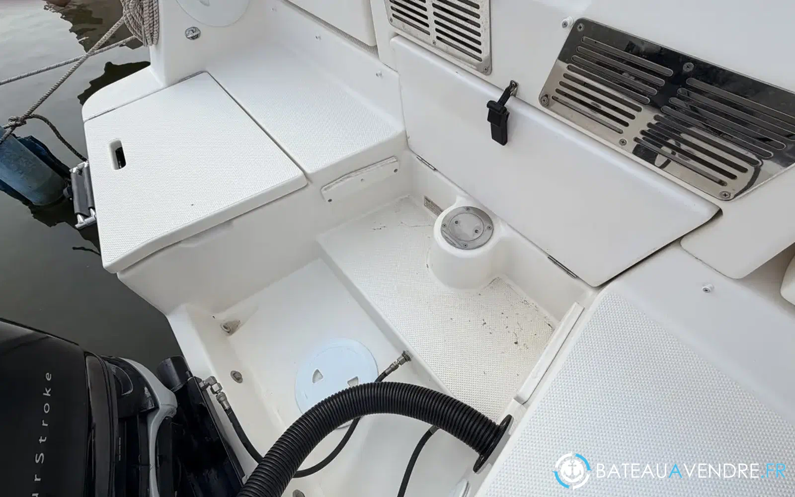 slider 42 Quicksilver Activ 755 Sundeck