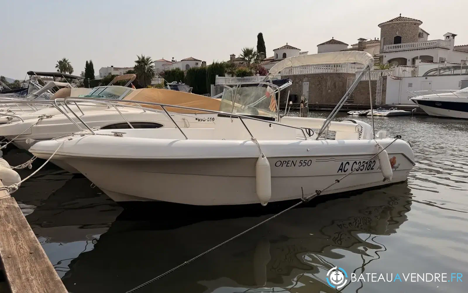 slider 1 Pacific Craft 550 Open