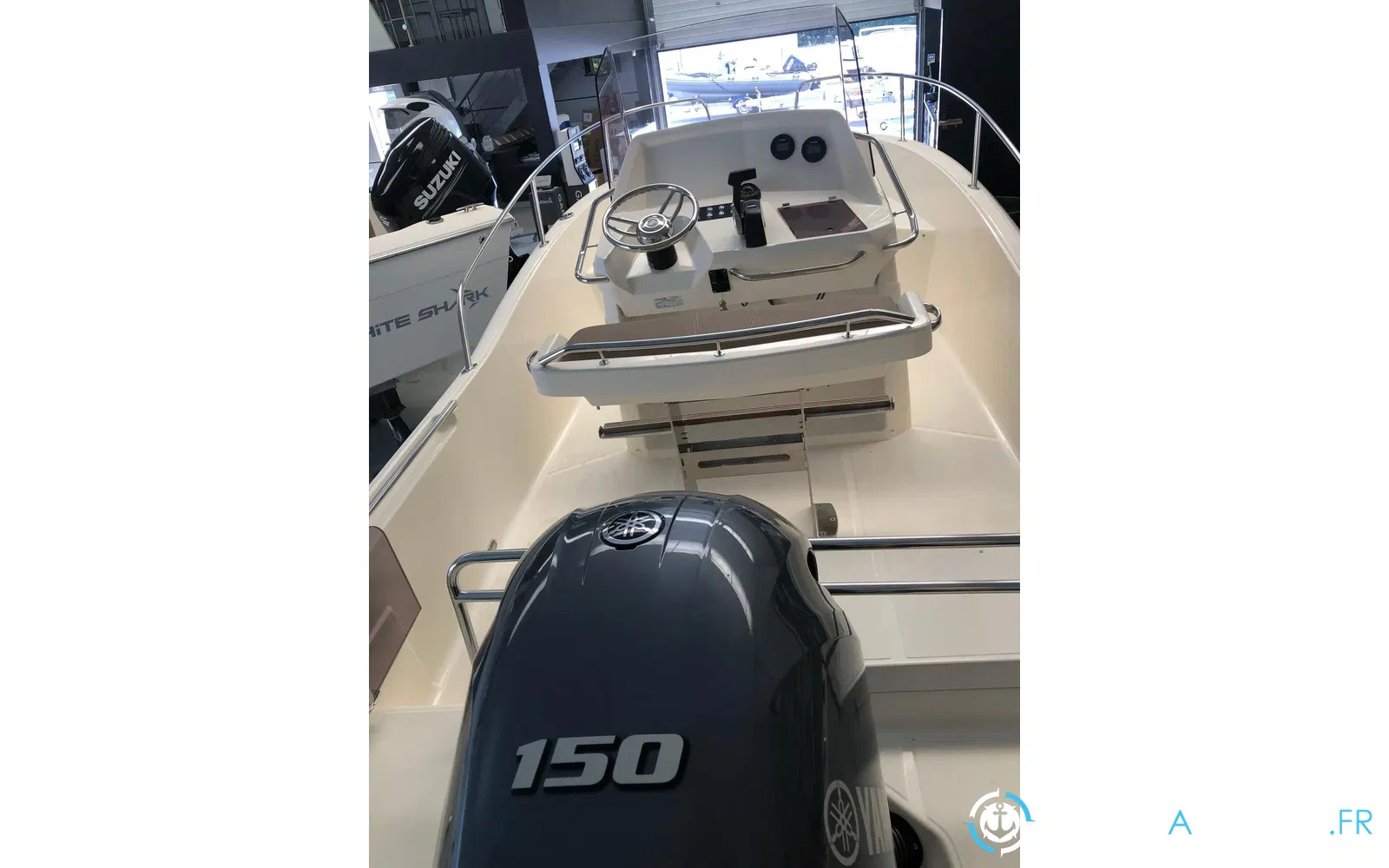 slider 2 White Shark 210 CC Origin