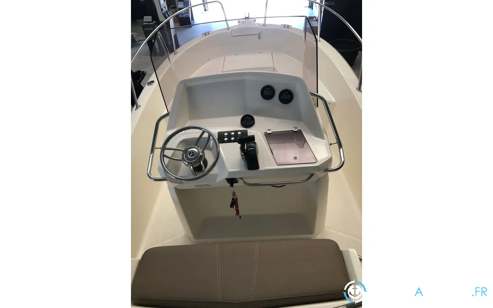 slider 3 White Shark 210 CC Origin
