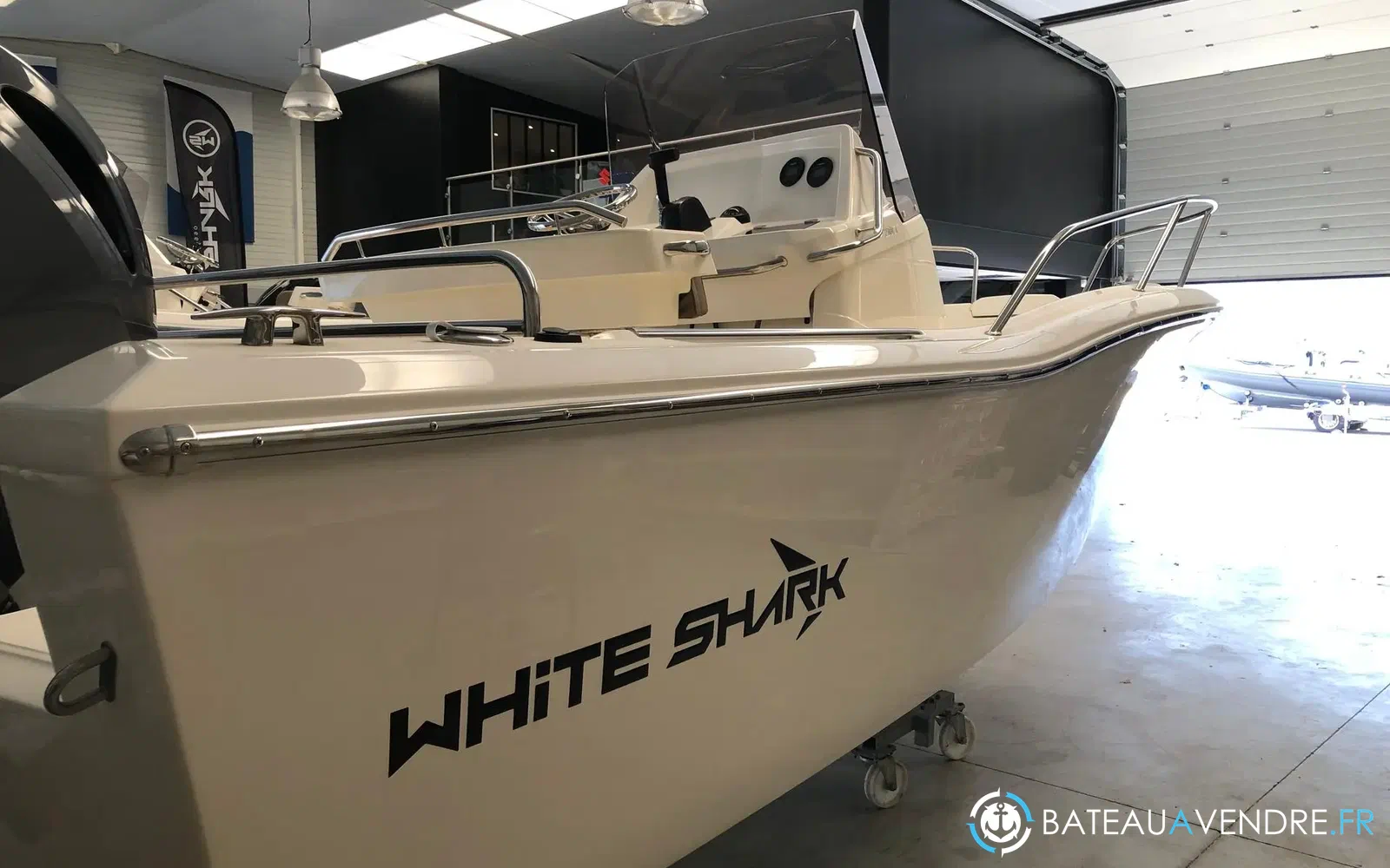 slider 1 White Shark 210 CC Origin