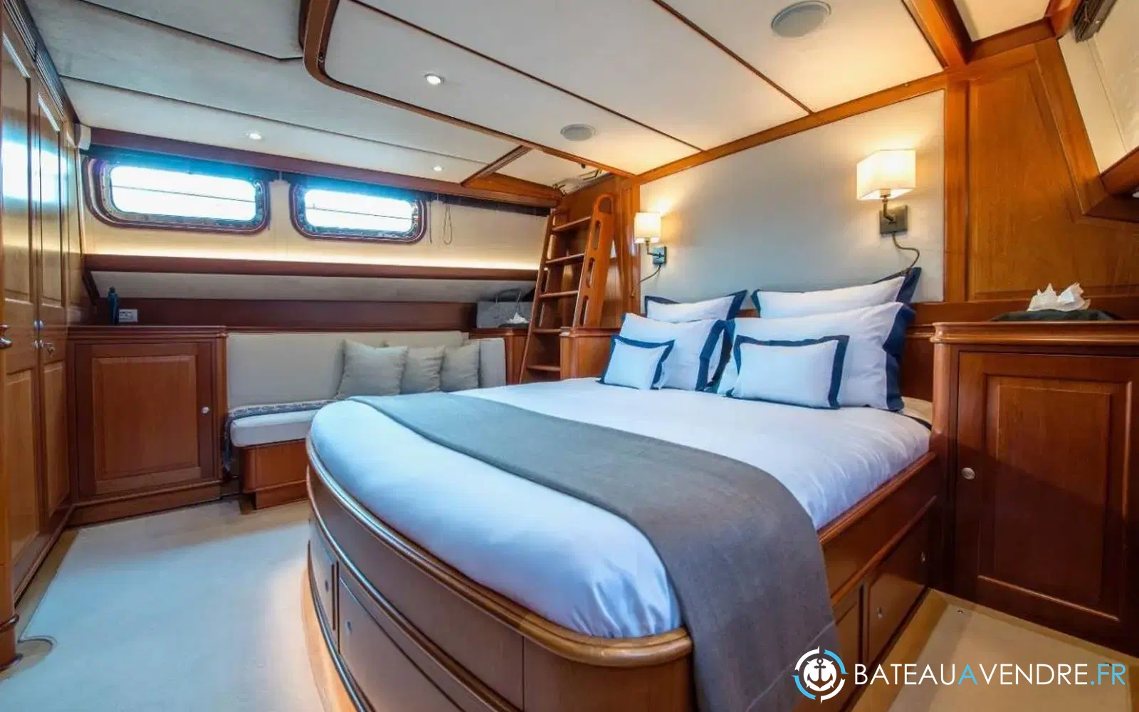 slider 9 Dutch Yacht Corto Maltese
