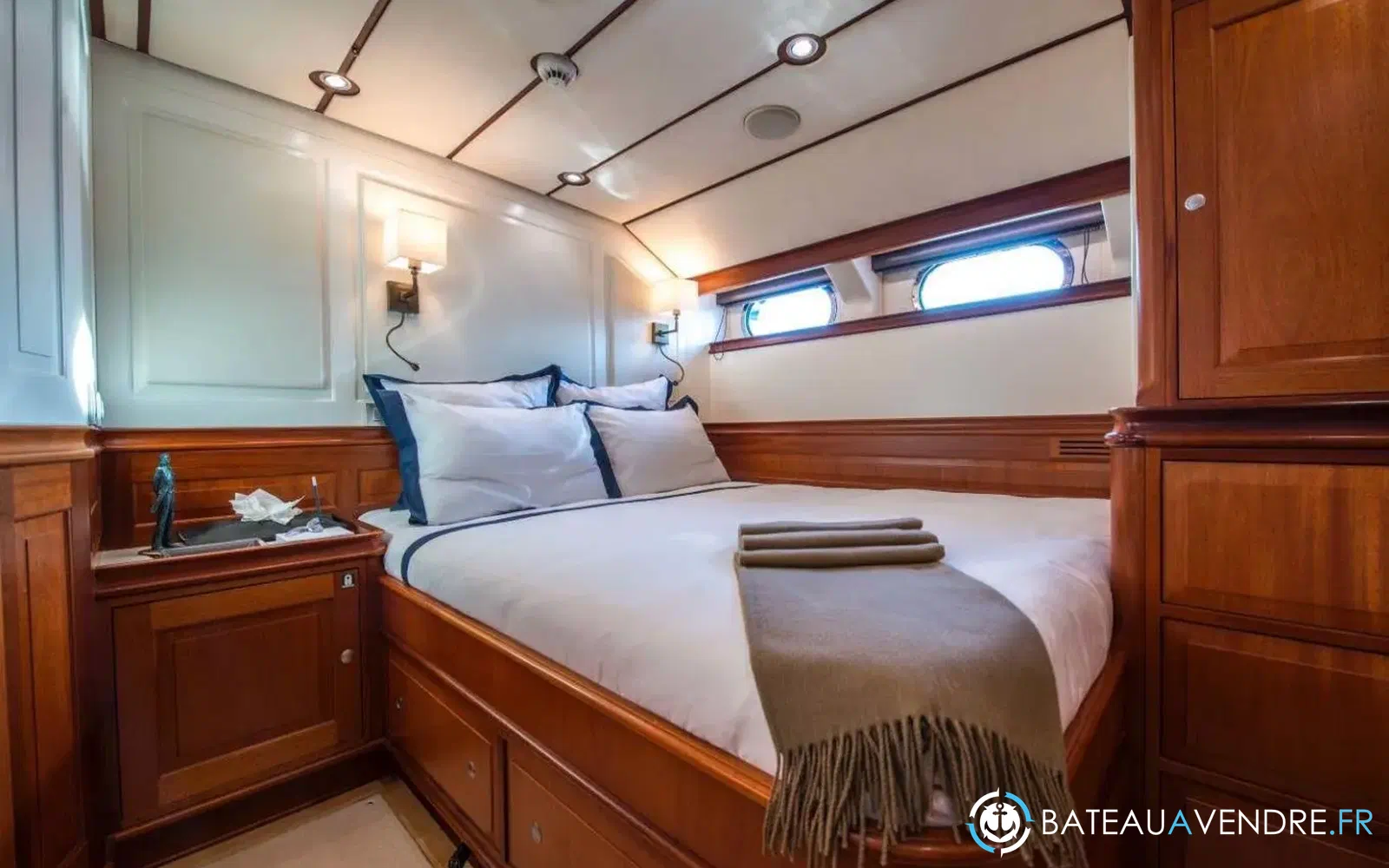slider 10 Dutch Yacht Corto Maltese