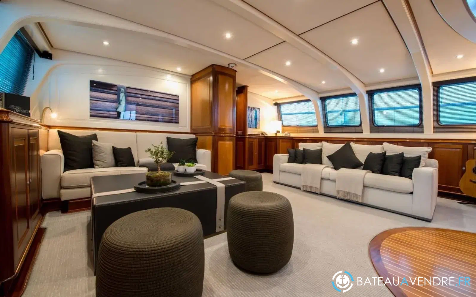 slider 8 Dutch Yacht Corto Maltese