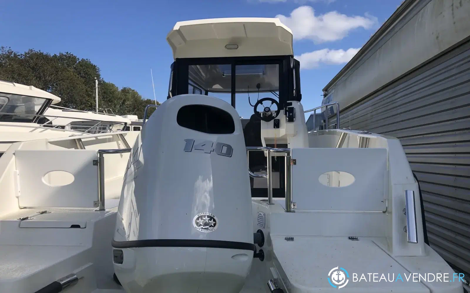 slider 1 Parker 700 Pilothouse