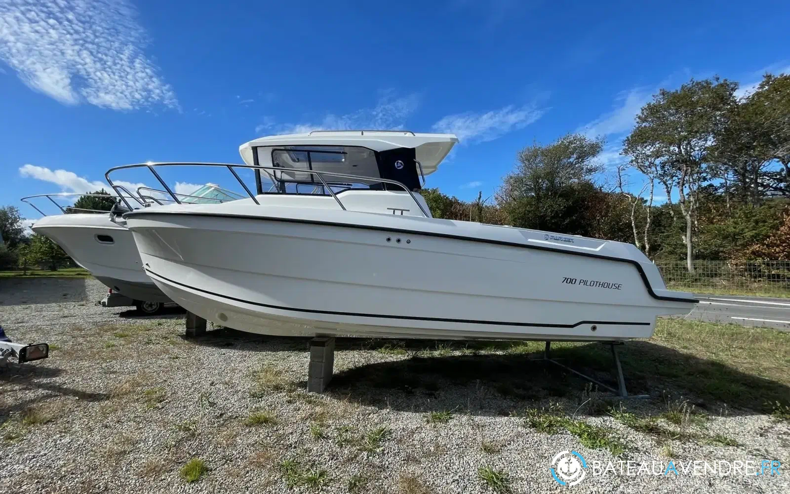 slider 2 Parker 700 Pilothouse