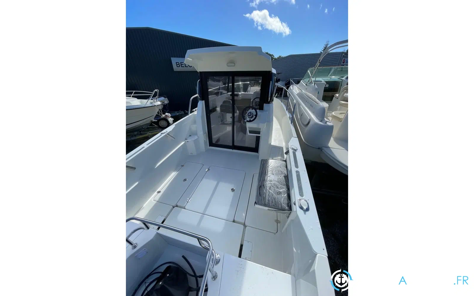 slider 3 Parker 700 Pilothouse