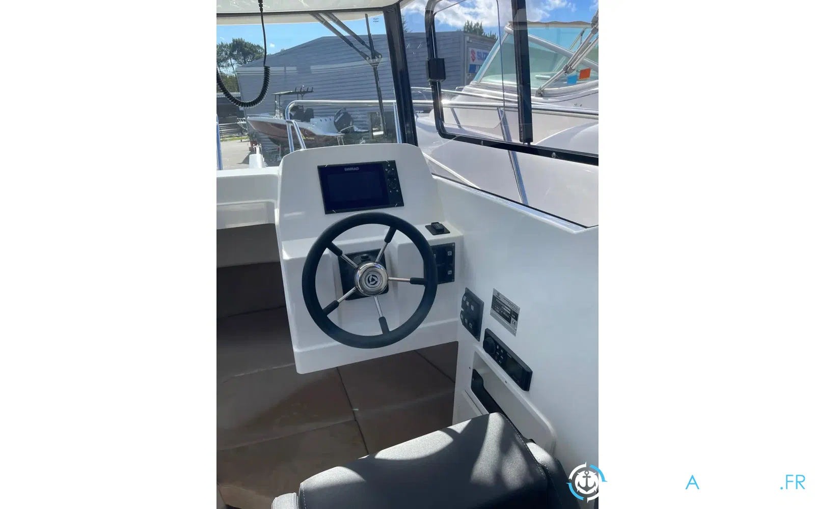 slider 5 Parker 700 Pilothouse