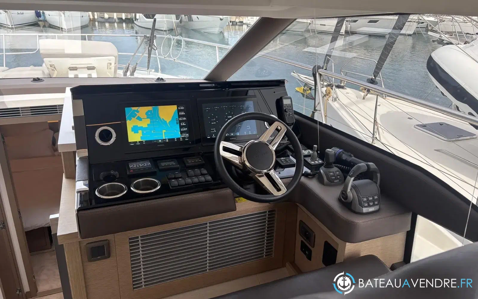 slider 10 Prestige Yachts 520 Fly