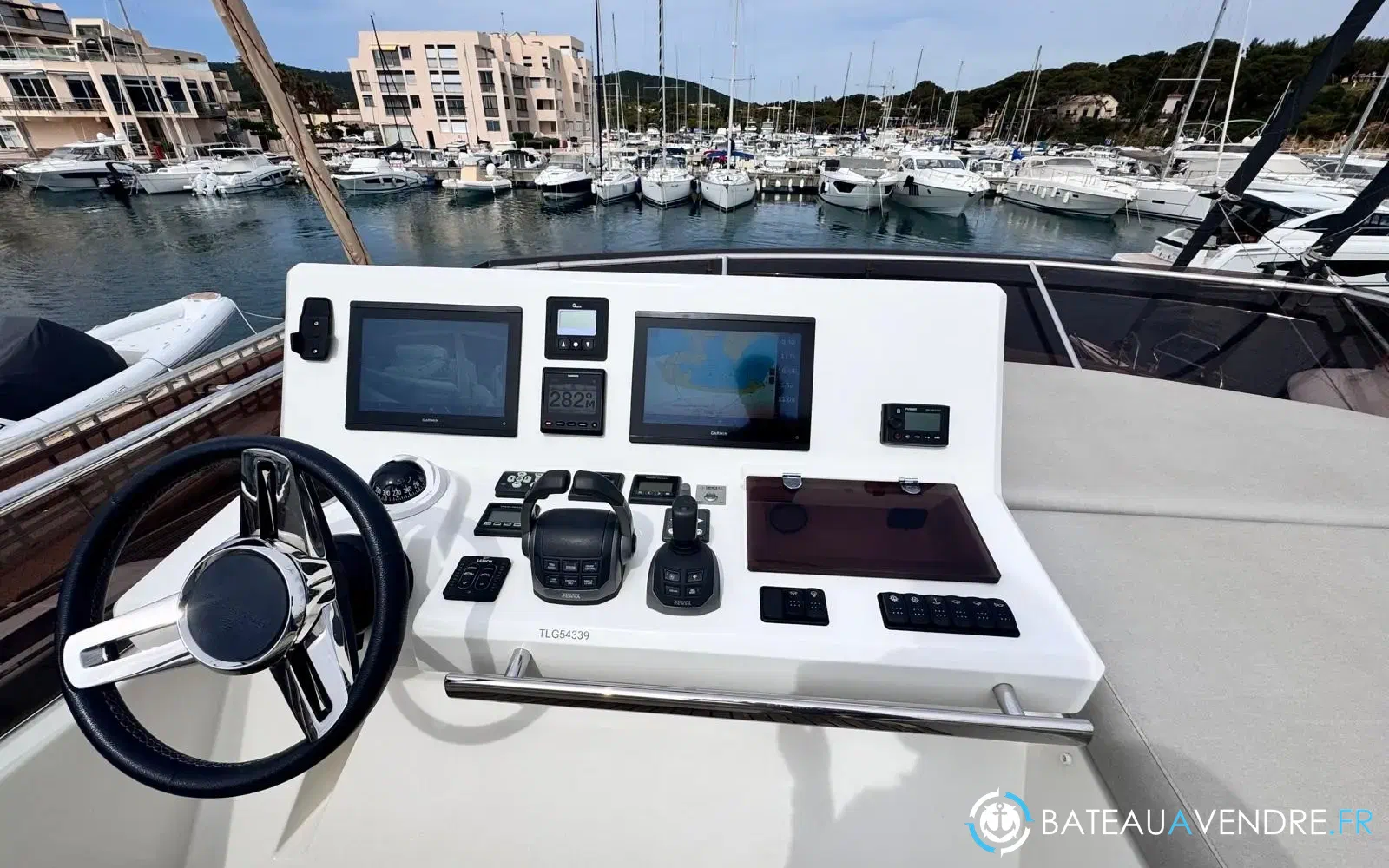 slider 18 Prestige Yachts 520 Fly