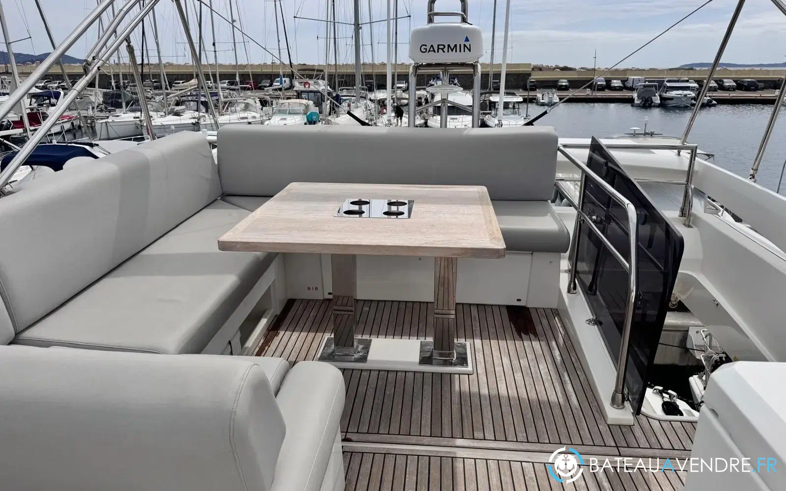slider 19 Prestige Yachts 520 Fly