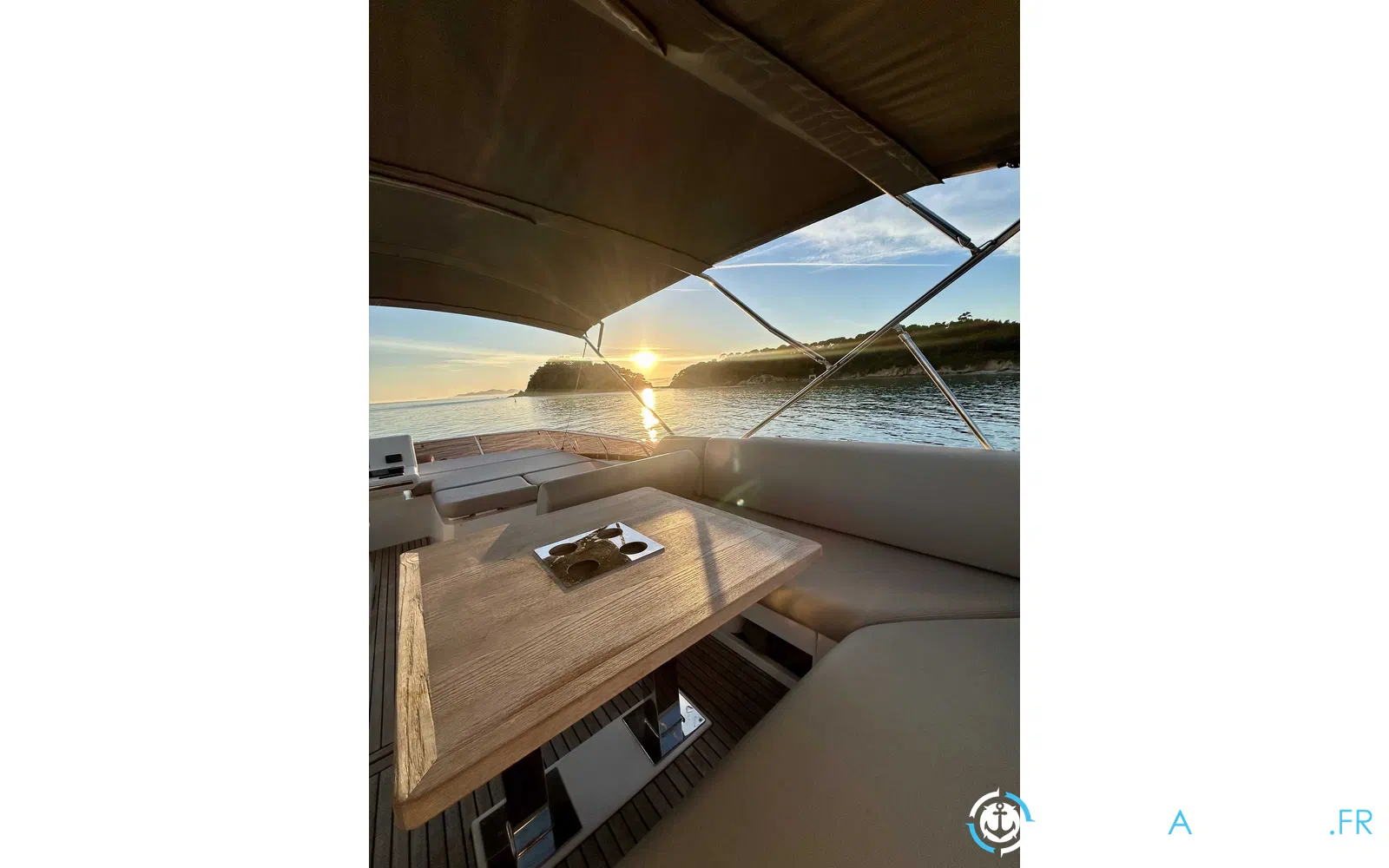 slider 4 Prestige Yachts 520 Fly
